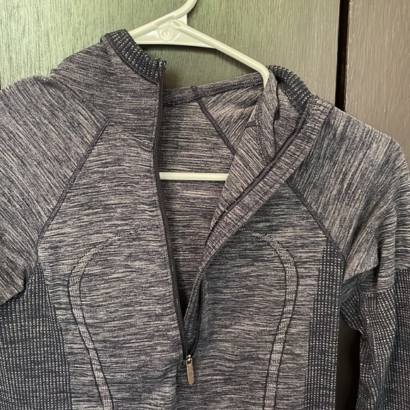 Lululemon pullover - Picture 4 of 4